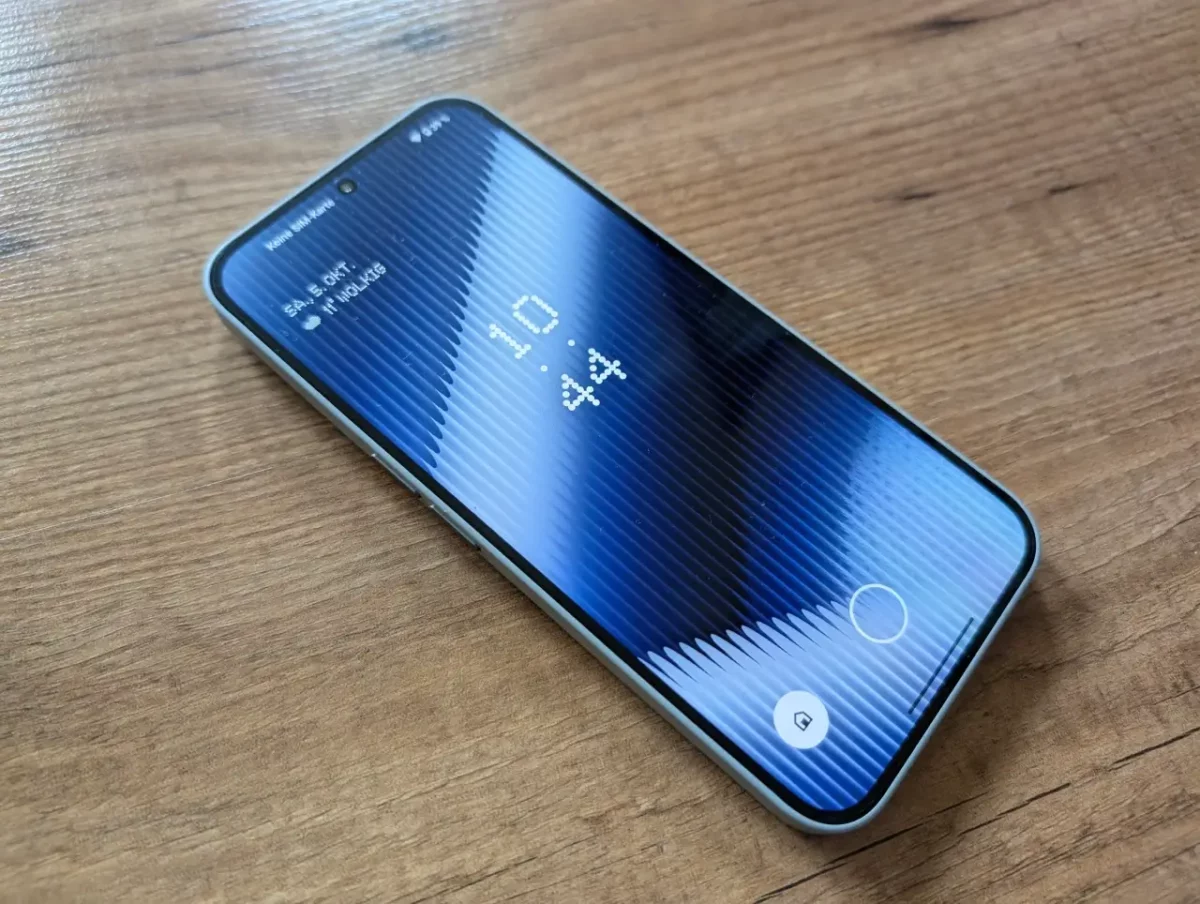 Nothing Phone (2a) Plus Display